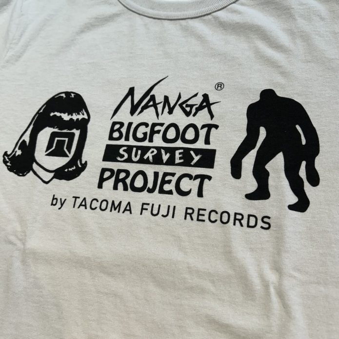 ナンガ (NANGA) NANGA × TACOMA FUJI RECORDS BIGFOOT SURVEY PROJECT LOGO TEE ナンガ×タコマフジレコード ビッグフットサーベイプロジェクトロゴティー