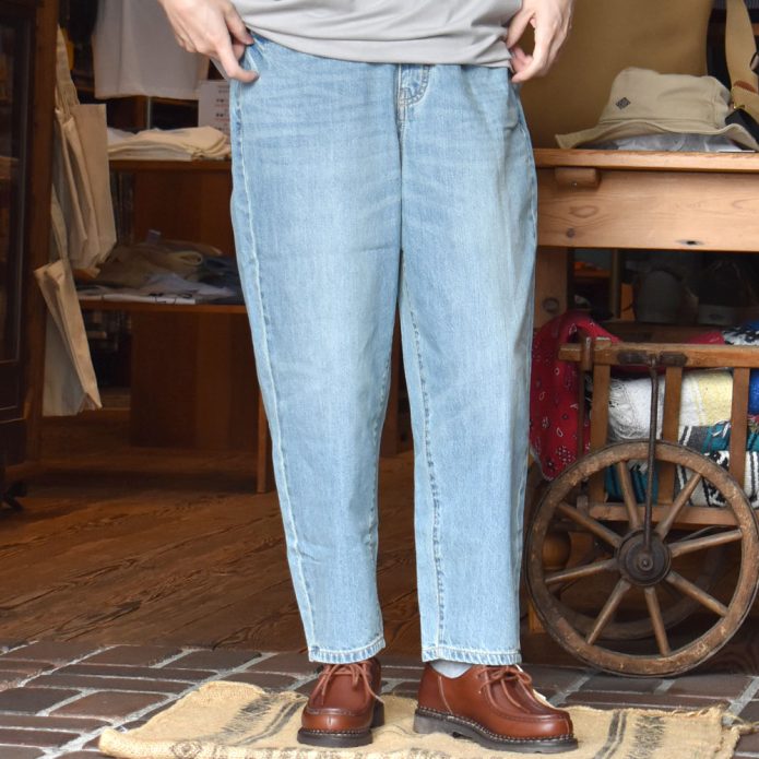 ケレン(KELEN) -ROY- EASY FIT DENIM デニムテーパードパンツ LKL23HPT2013 トップジミーのレディースコーディネート画像