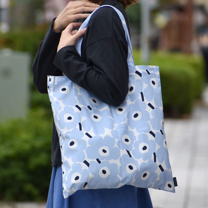 マリメッコ (marimekko) 【アジア限定】Mini Unikko tote bag 44x43cm コットントートバッグ ファブリックトート エコバッグ マイバッグ ウニッコ 52249-4-73682 トップジミーのレディースコーディネート画像