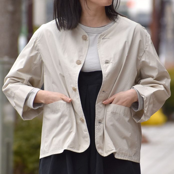 ダントン (DANTON) WOMEN'S COTTON WEATHER COLLARLESS JACKET ノーカラージャケット コットンジャケット 撥水加工 DT-A0473HCD トップジミーのレディースコーディネート画像