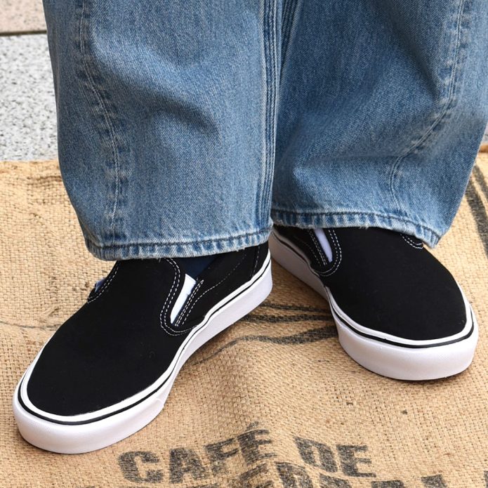 バンズ/ヴァンズ (VANS) UA COMFYCUSH SLIP-ON (コンフィクッシュ スリッポン) CLASSIC 靴 スニーカー 紐なし VN0A3WMDVNE トップジミーのレディースコーディネート画像